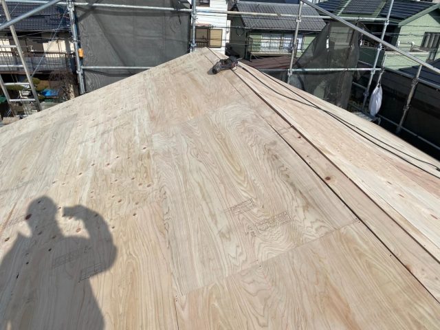 加古川市で葺き替え工事の下地コンパネ補強